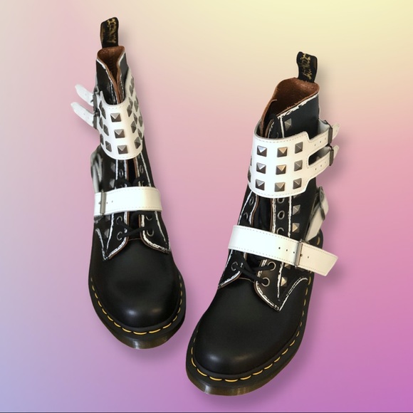 Dr. Martens 1490 Joska Stud Black Leather Lace Up Boots Women US Size 7 NIB - Picture 2 of 10